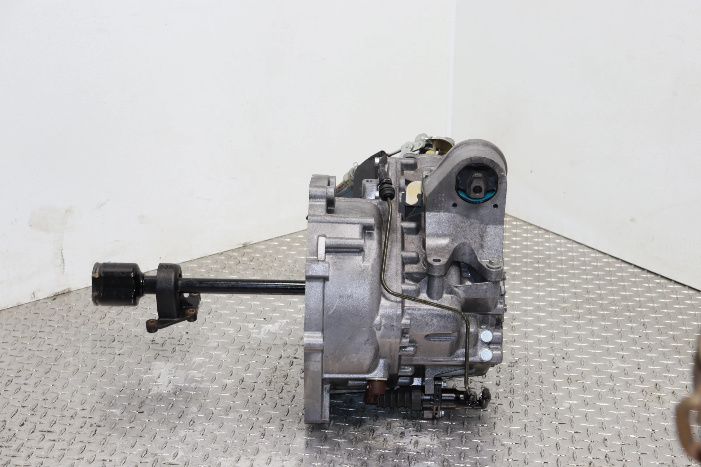 2002–2006 Mini Cooper S 6-Speed Manual Transmission (R53) – JDM | W11B16A - Image 8