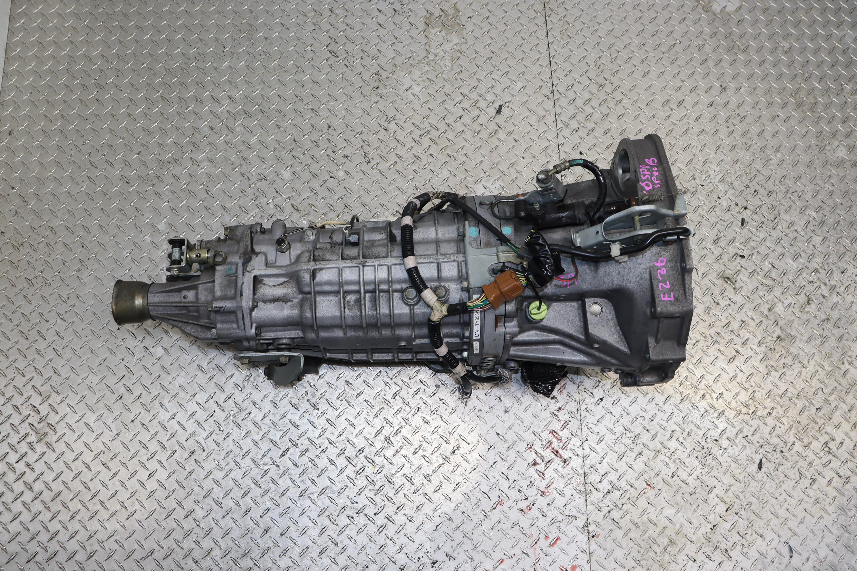 2004-2005 Subaru Legacy 3.0 or Specs.B 6Speed Manual Transmission -TY856WVBAA - Image 9