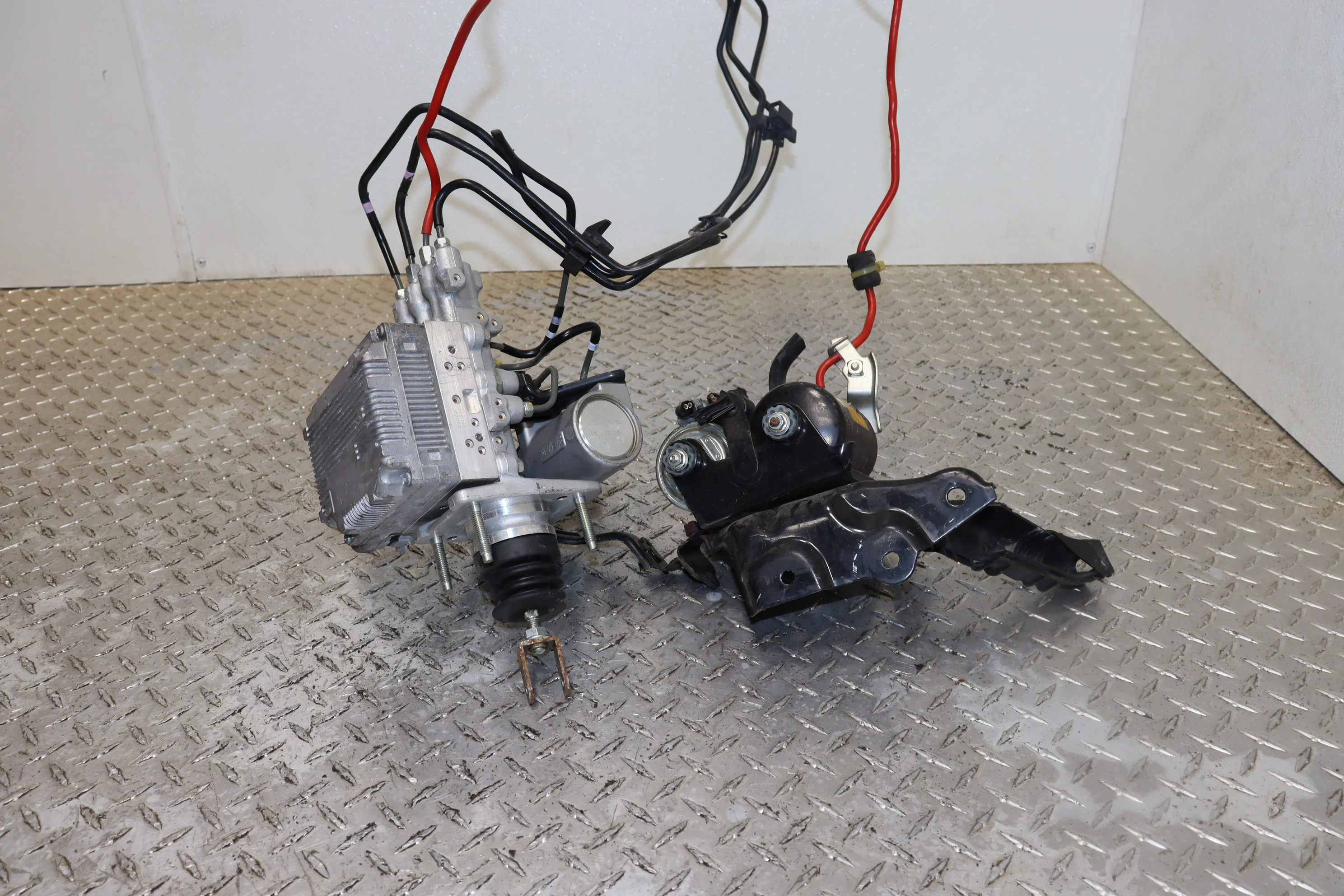 2010 2011 2012 2013 2014 2015 Toyota Prius Hybrid ABS Pump Anti-Lock Brake System OEM 47210-47310 - Image 4