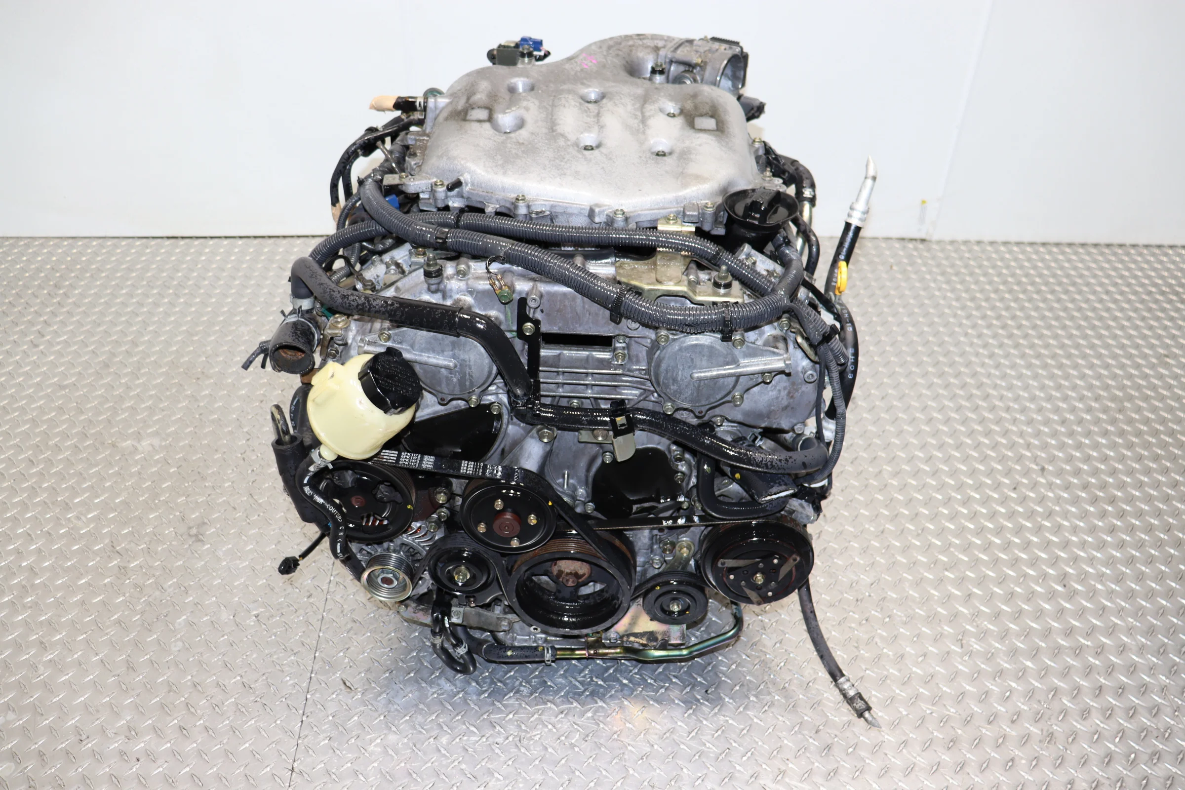 2003–2005 Infiniti G35 JDM VQ35DE Engine Motor 3.5L V6 DOHC RWD (Non-RevuP) - Image 2