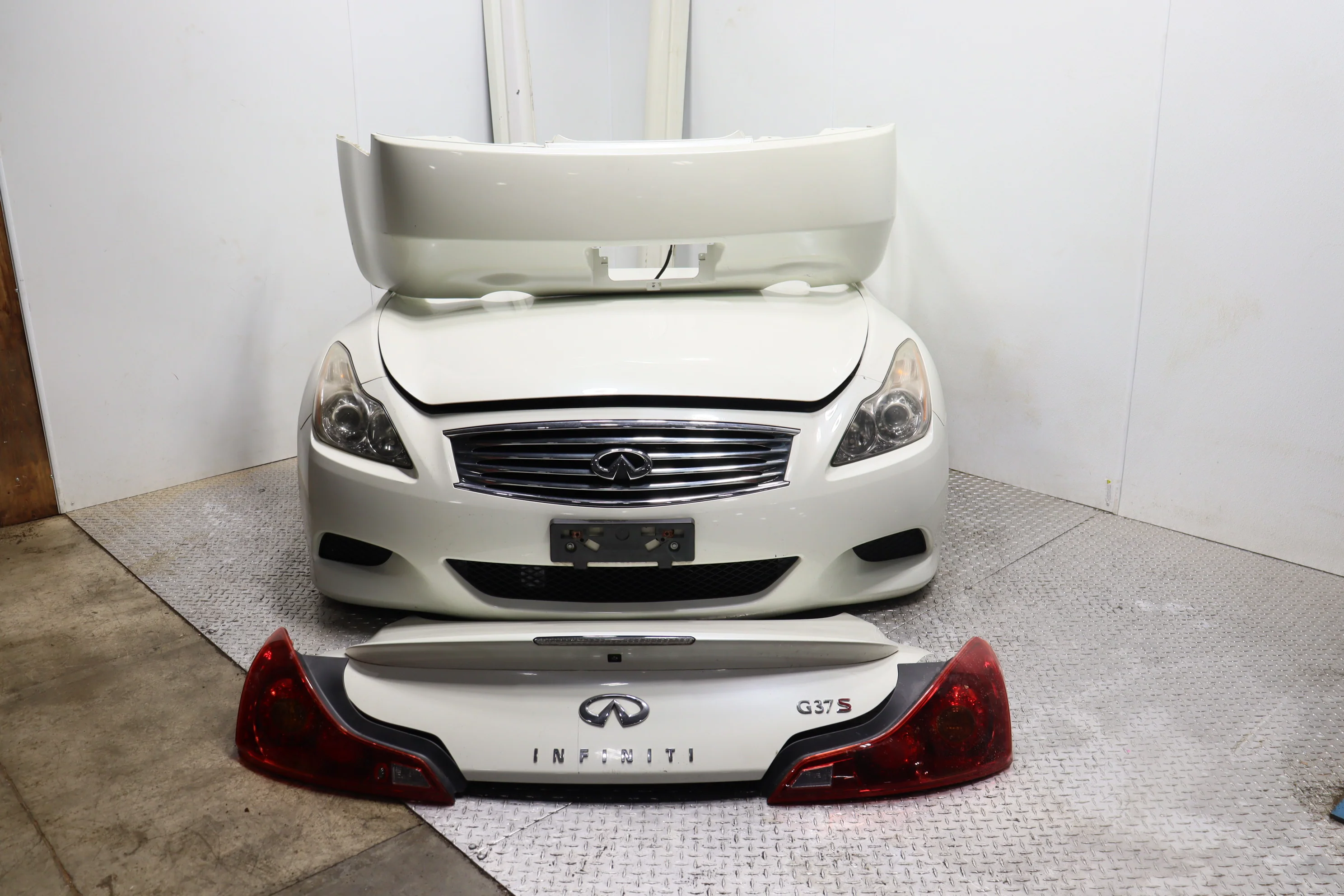 Infiniti G37S Coupe JDM Complete Front End Nose Cut & Rear Trunk Assembly White OEM - Image 2