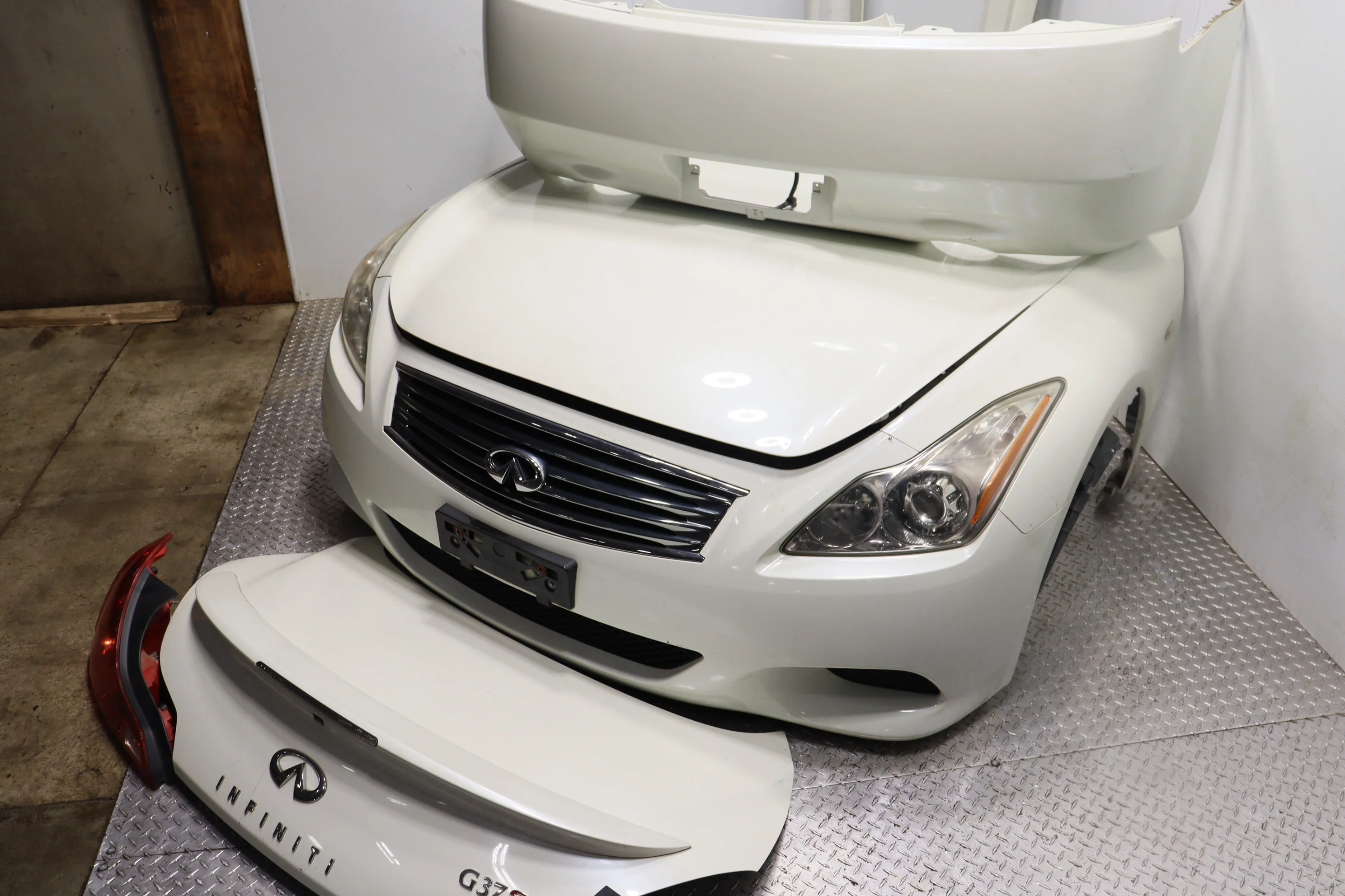 Infiniti G37S Coupe JDM Complete Front End Nose Cut & Rear Trunk Assembly White OEM - Image 3
