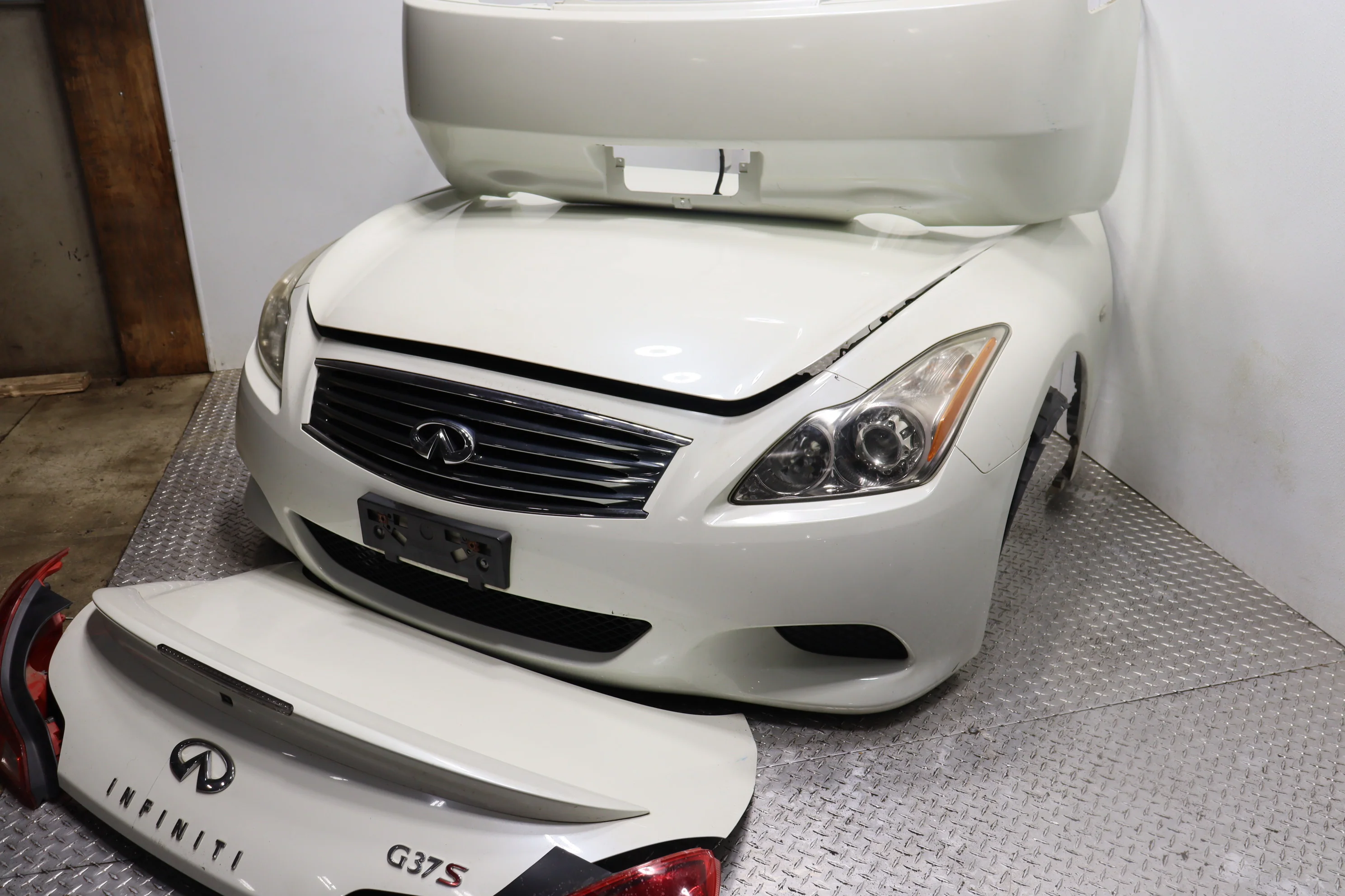 Infiniti G37S Coupe JDM Complete Front End Nose Cut & Rear Trunk Assembly White OEM - Image 4