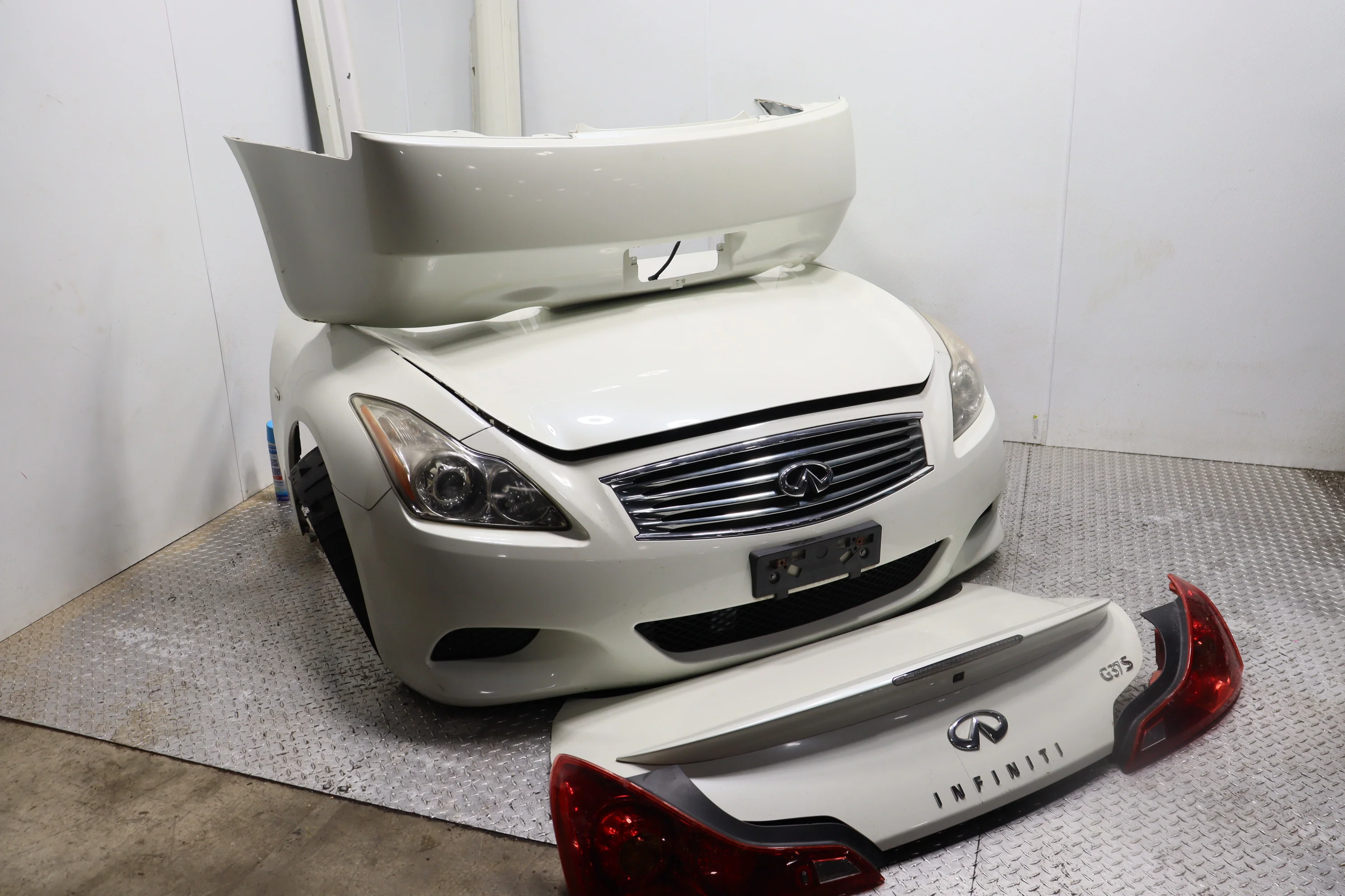 Infiniti G37S Coupe JDM Complete Front End Nose Cut & Rear Trunk Assembly White OEM - Image 6