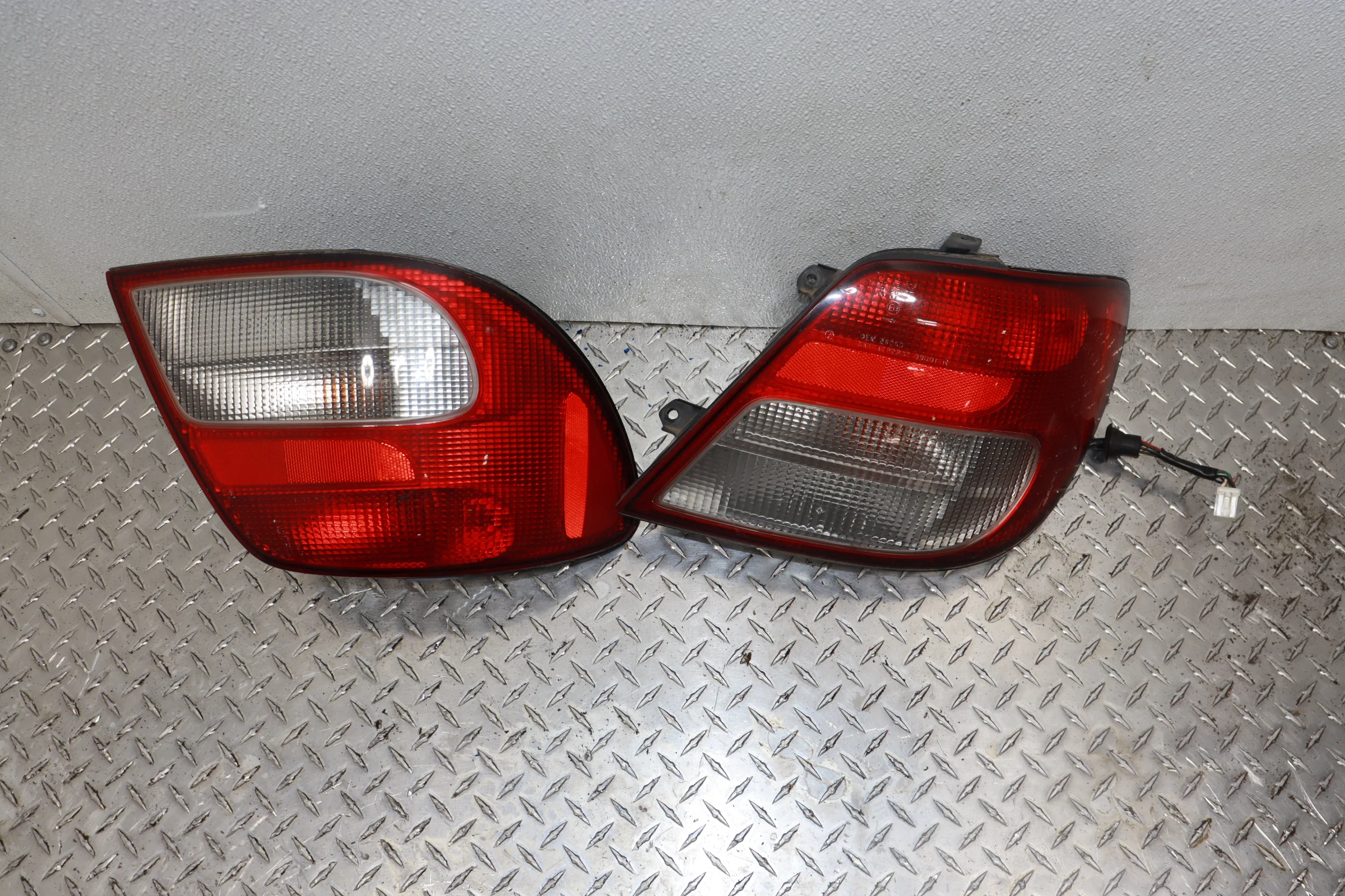 JDM 2002 - 2003 SUBARU IMPREZA WRX GDA BUGEYE COMPLETE FRONT-END NOSE CUT ASSEMBLY - Image 18