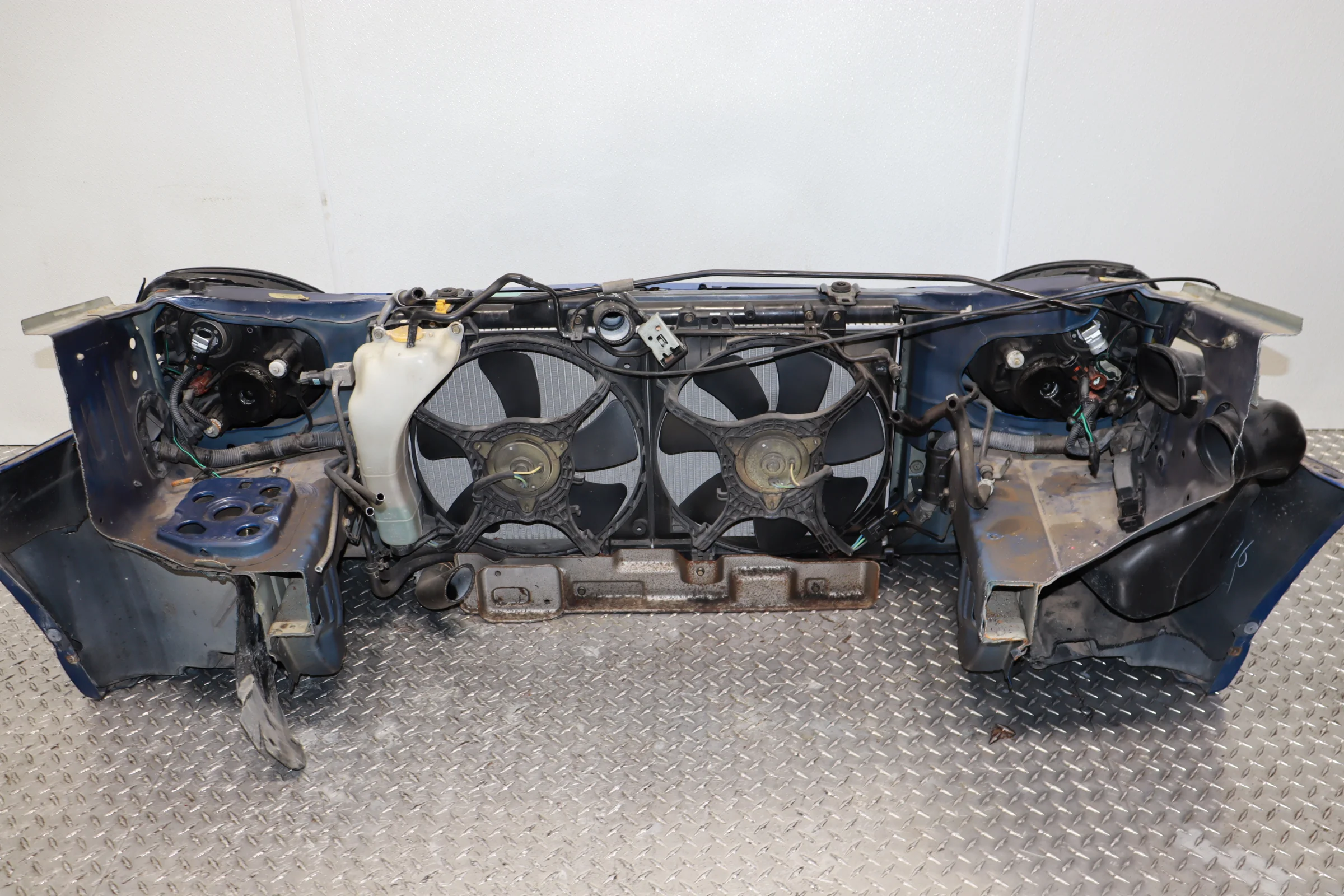 JDM 2002 - 2003 SUBARU IMPREZA WRX GDA BUGEYE COMPLETE FRONT-END NOSE CUT ASSEMBLY - Image 8