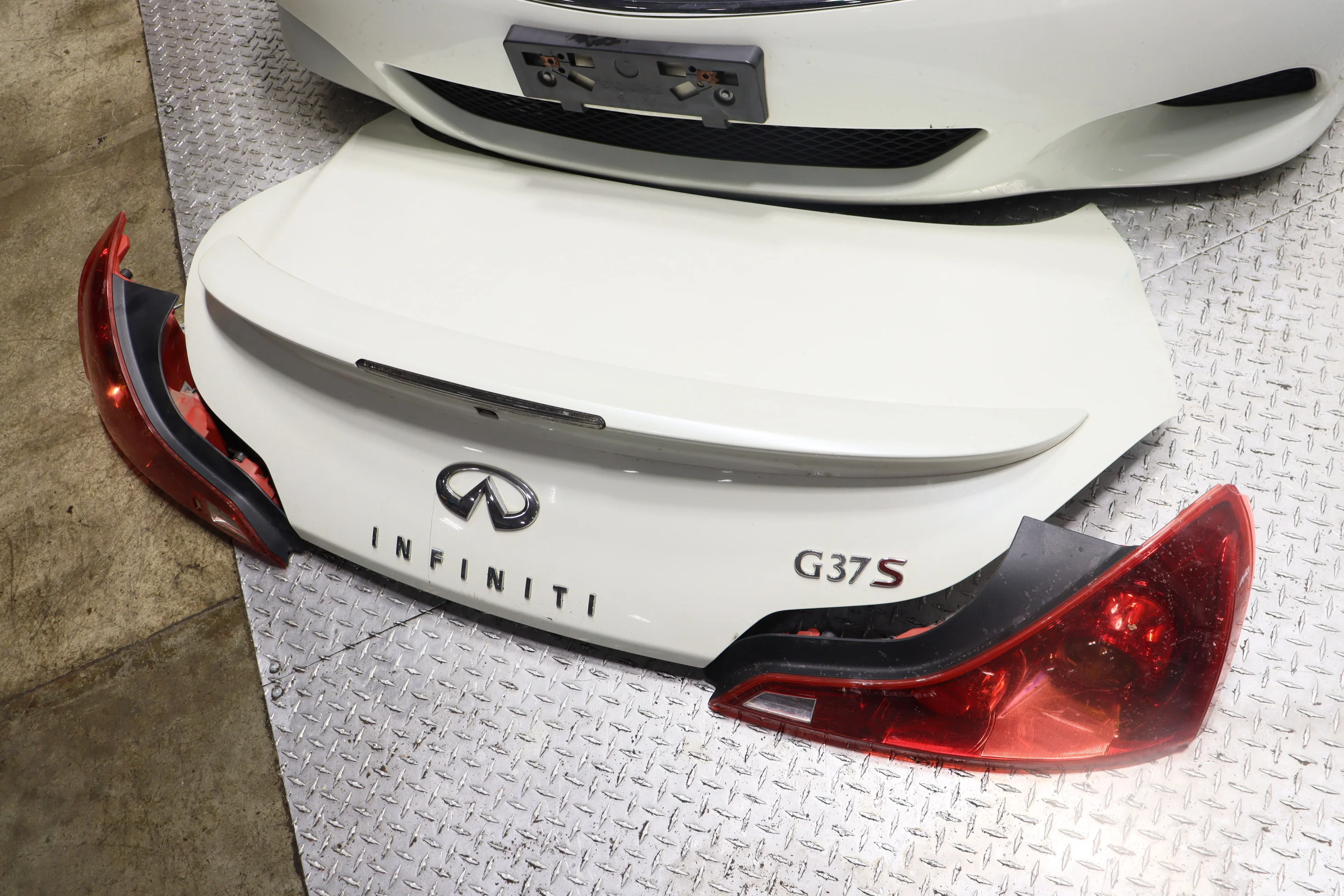 2008-2013 Infiniti G37S Coupe Complete Rear End Assembly Rear Bumper Trunk Lid Tail Lights OEM - Image 14