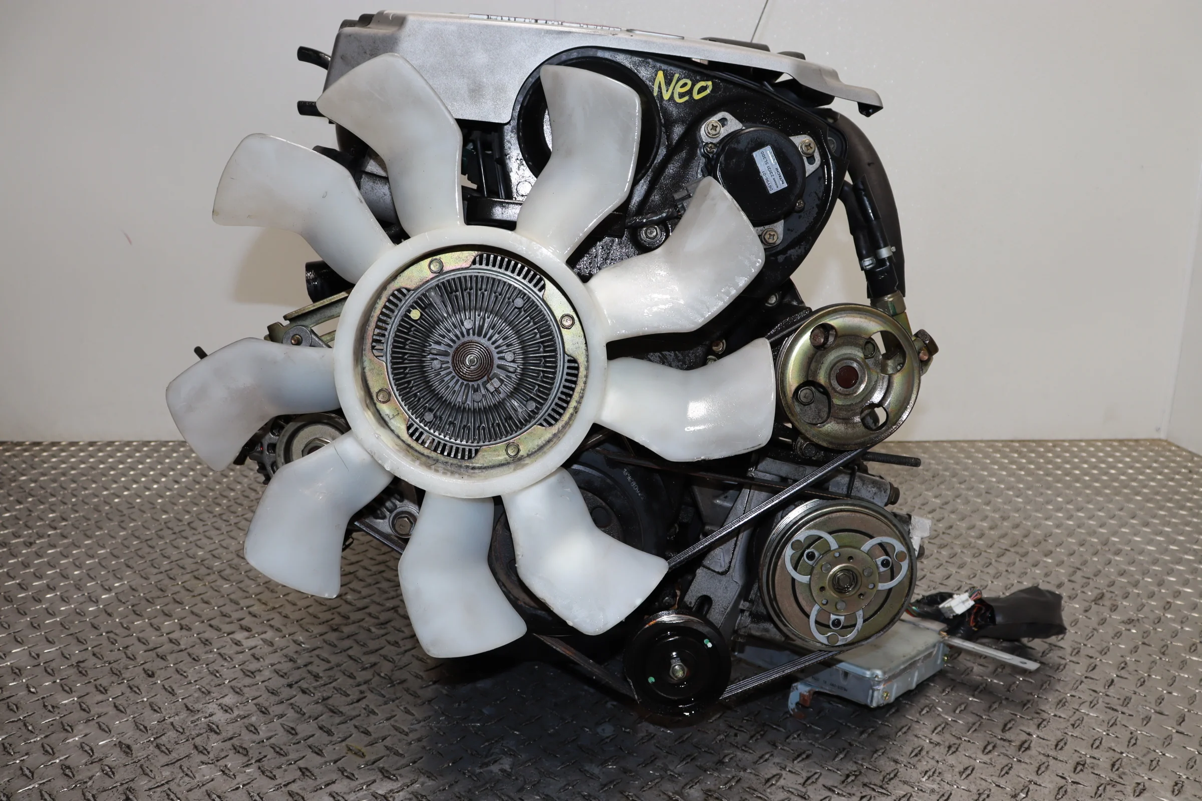 JDM RB25DE NEO MOTOR 2.5L STRAIGHT 6 NON-TURBO TWIN CAM COMPLETE ENGINE - Image 2